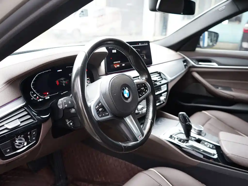 BMW 5 Series 2021 — фото 16