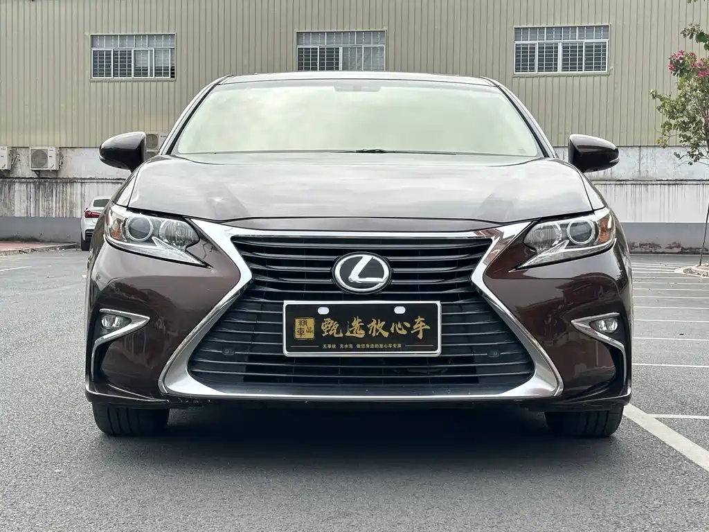 Lexus ES 2017 — фото 2