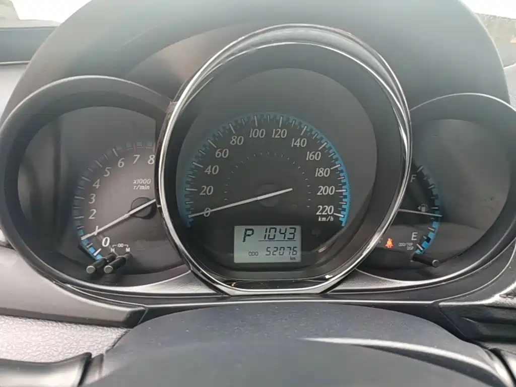 Toyota Yaris L 2017 — фото 12