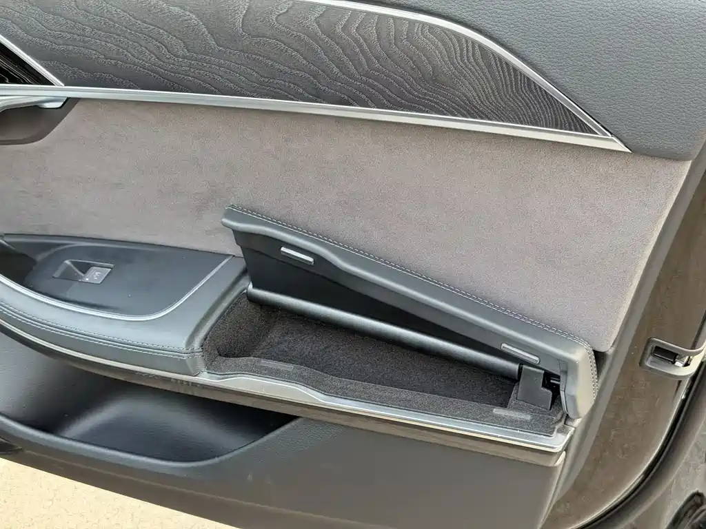 Audi A8 2025 — фото 19