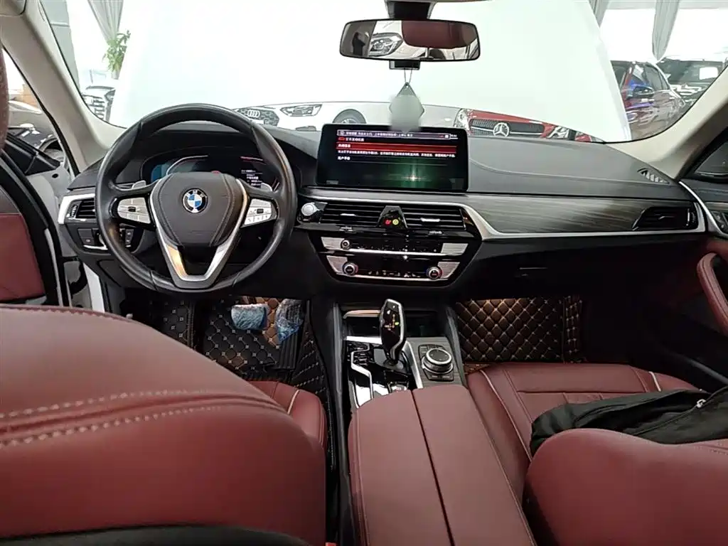 BMW 5 Series 2022 — фото 10