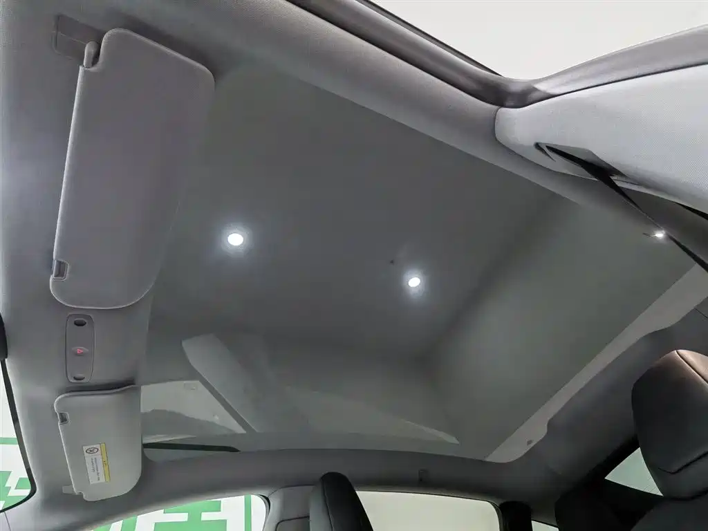 Tesla Model Y 2025 — фото 14