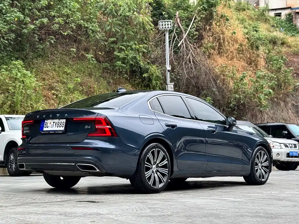 Volvo S60 2021 — фото 8