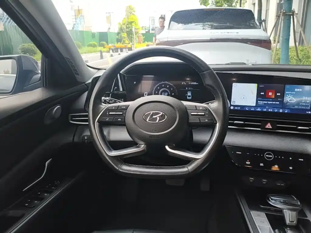 Hyundai Elantra 2021 — фото 11