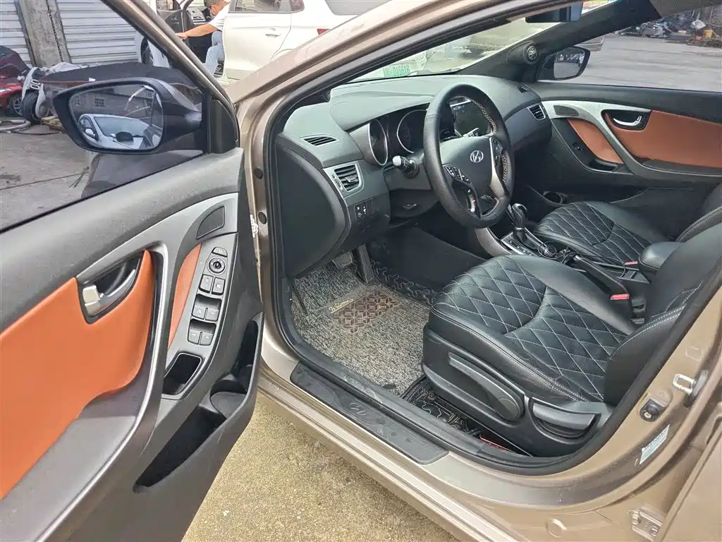 Hyundai Elantra Langdong 2016 — фото 13
