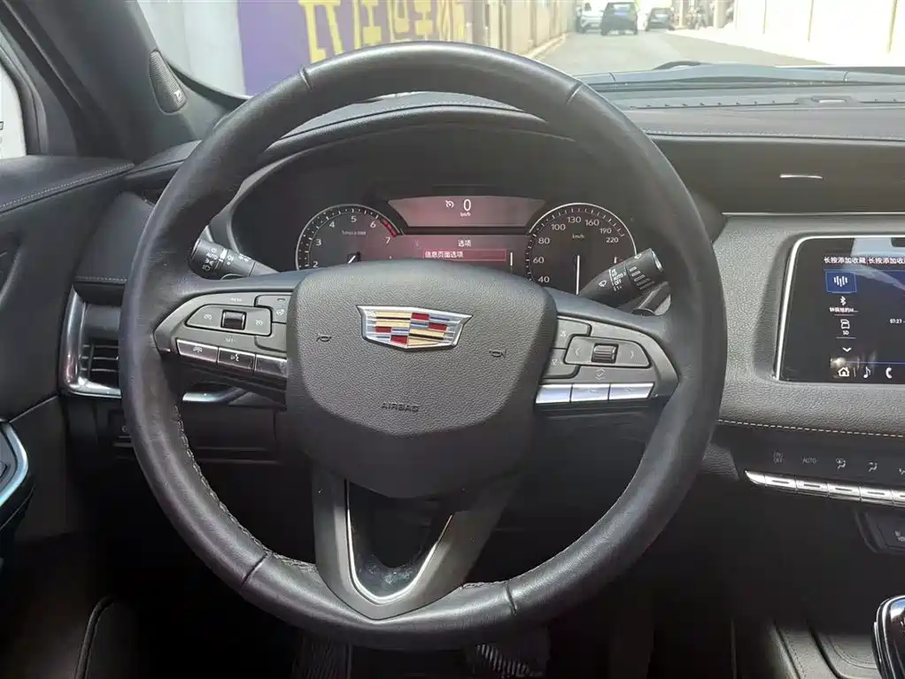 Cadillac XT4 2021 — фото 13