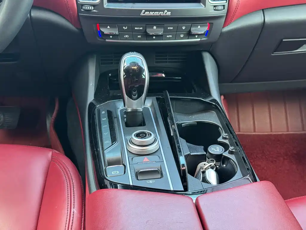 Maserati Levante 2018 — фото 15