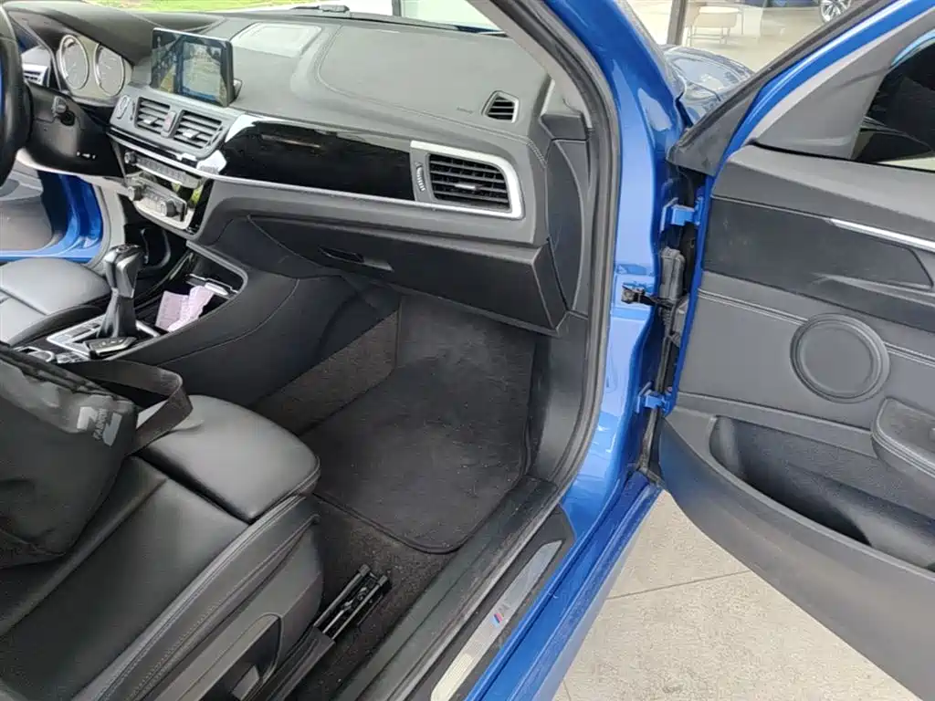 BMW 1 Series 2019 — фото 11