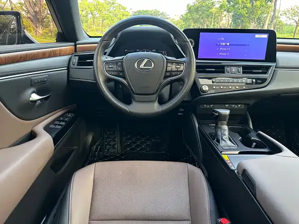 Lexus ES 2024