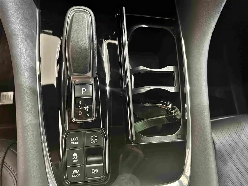 Toyota Vellfire 2024 — фото 10