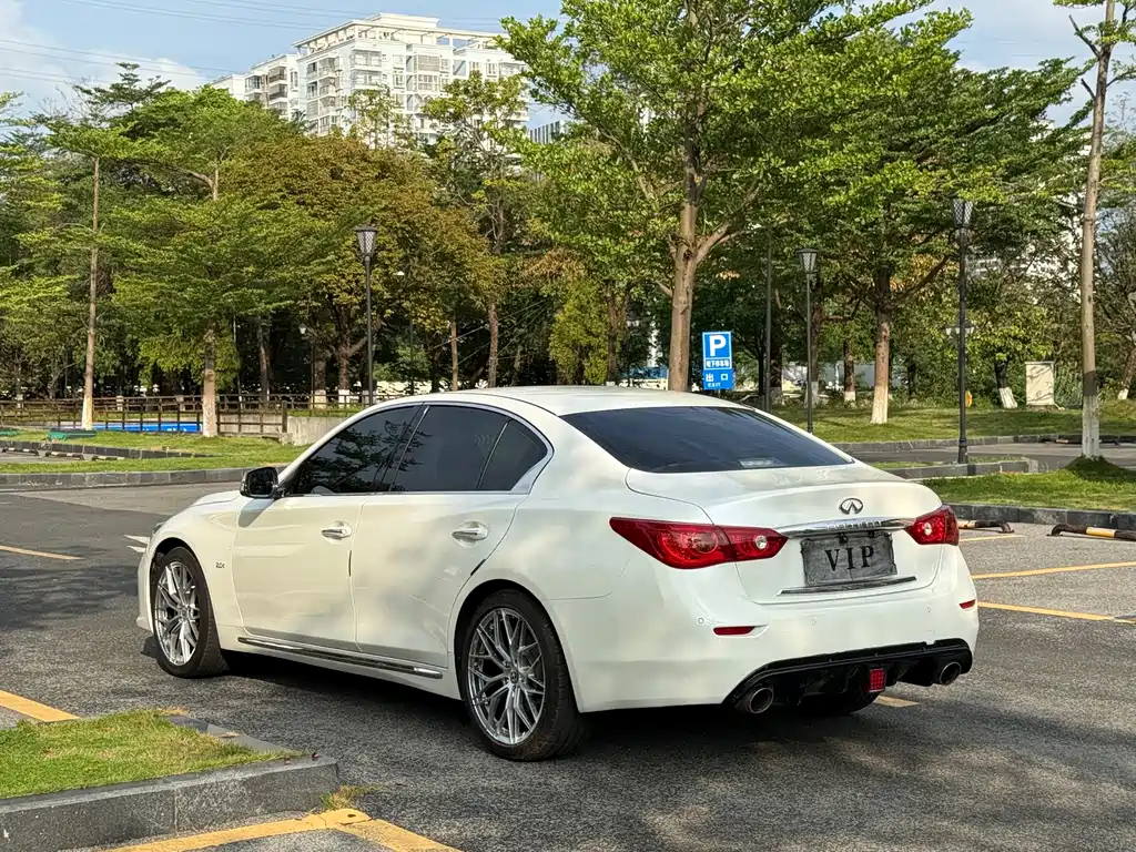 Infiniti Q50L 2015 — фото 10