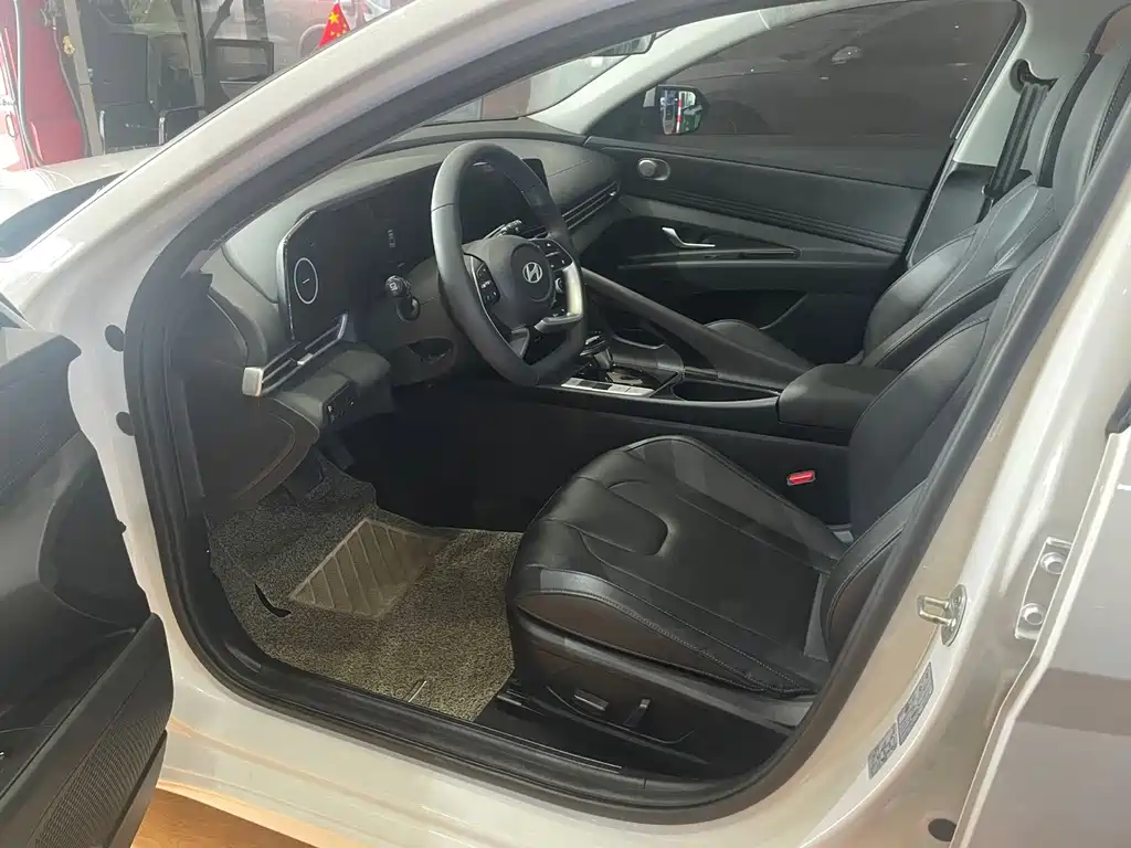 Hyundai Elantra 2023
