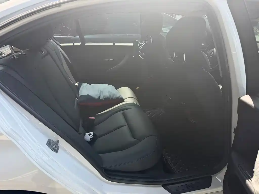 BMW 3 Series 2015 — фото 12