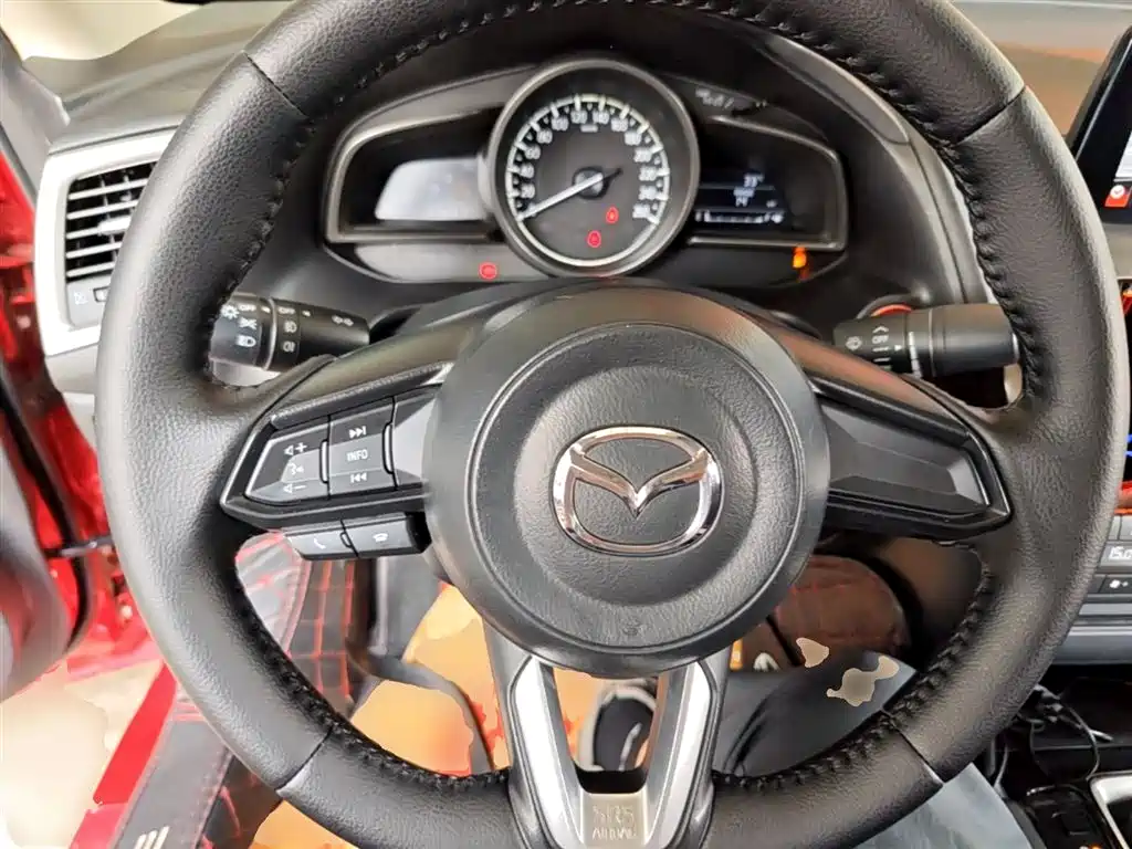 Mazda 3 Axela 2018 — фото 11