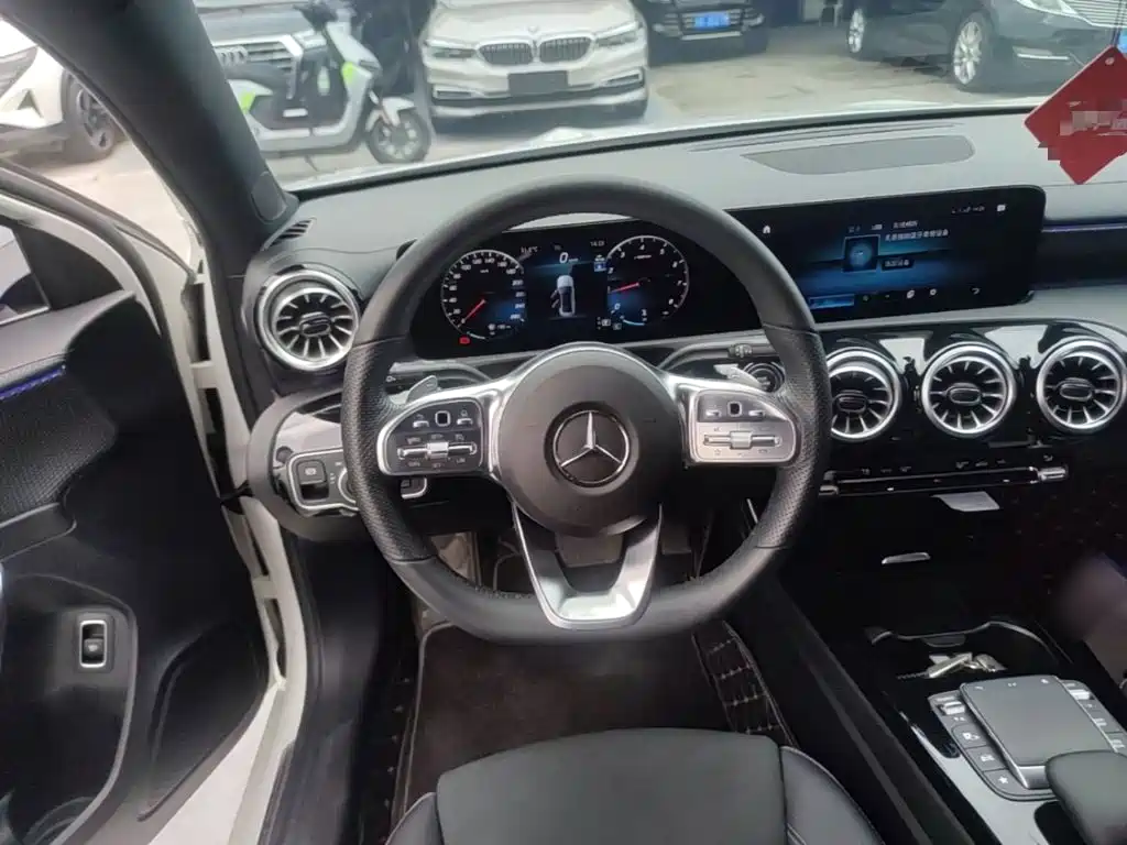 Mercedes-Benz A-Class 2023 — фото 11