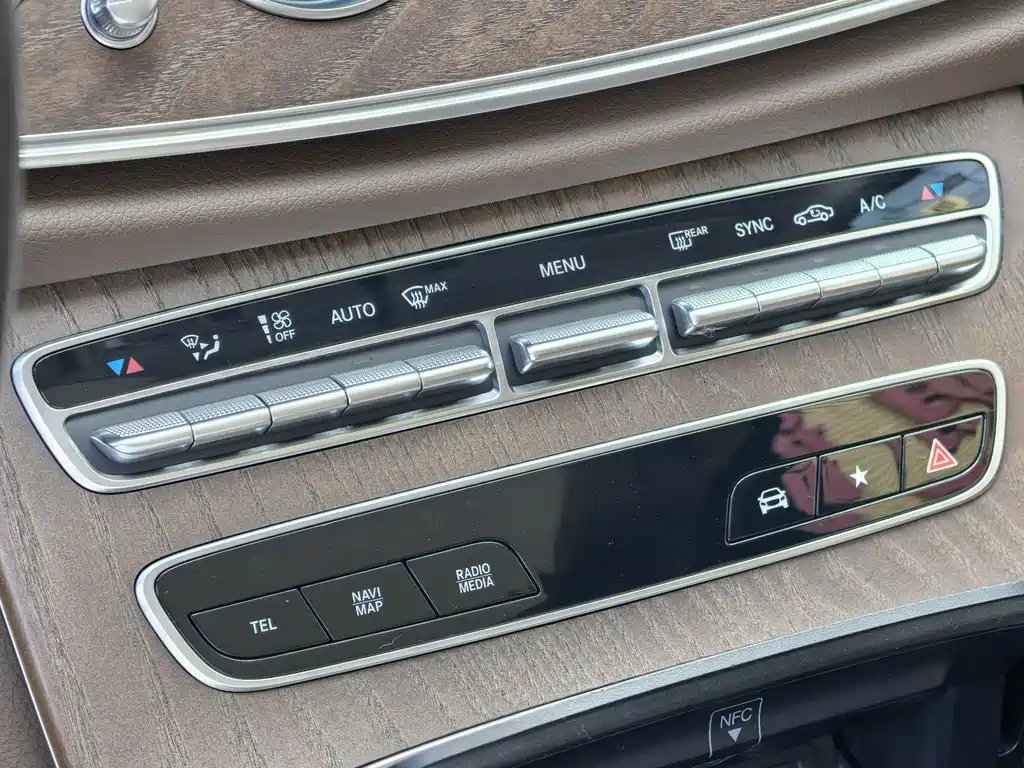 Mercedes-Benz E-Class 2021 — фото 12