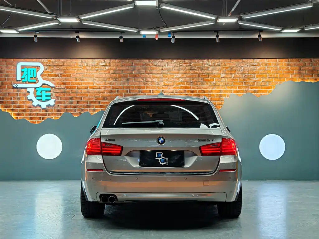 BMW 5 Series 2015 — фото 13