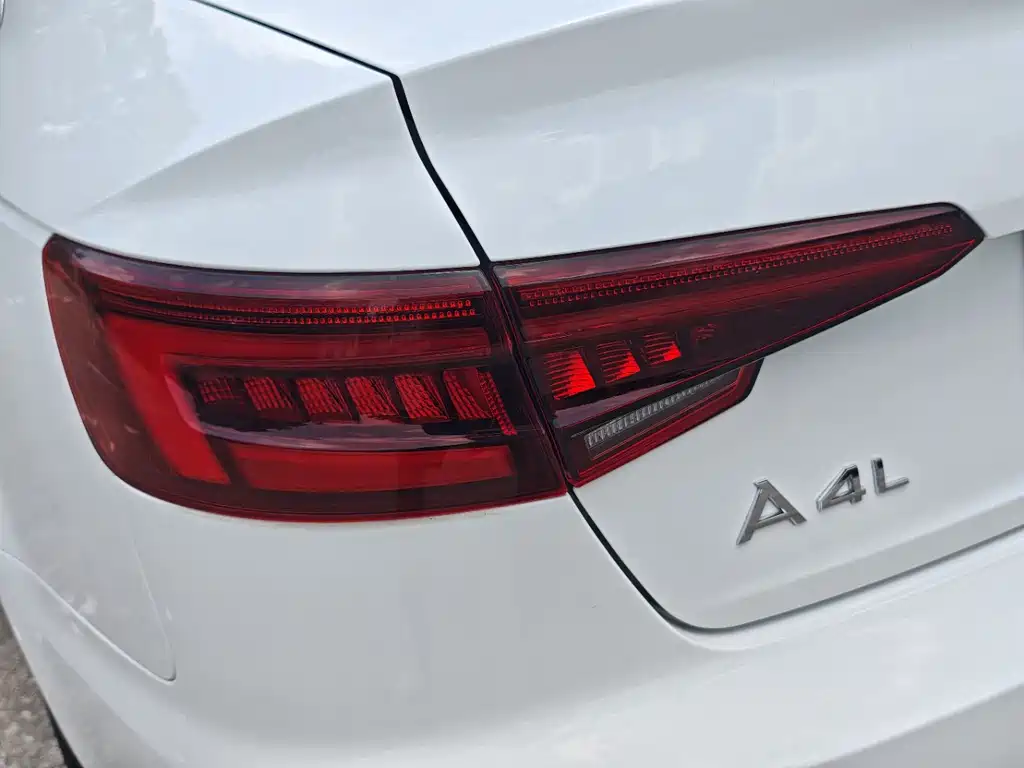Audi A4L 2019 — фото 16