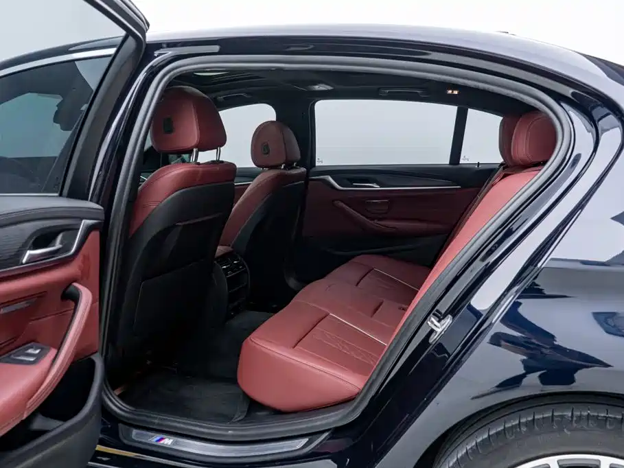 BMW 5 Series 2022 — фото 15