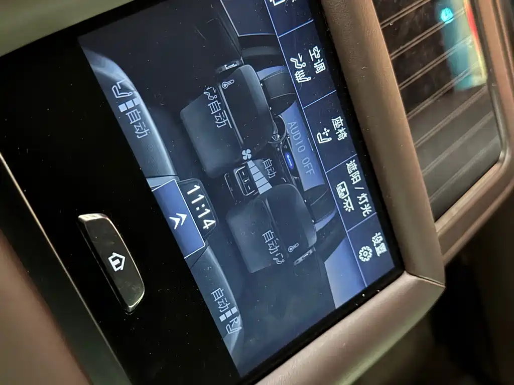 Lexus LS 2018 — фото 16