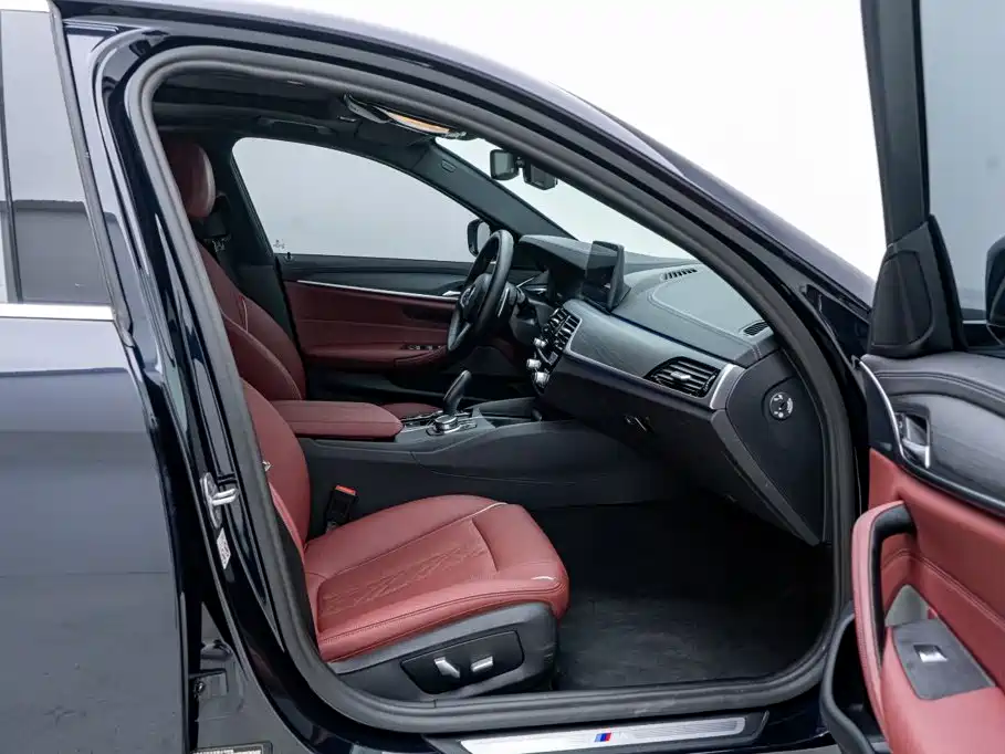 BMW 5 Series 2022 — фото 13