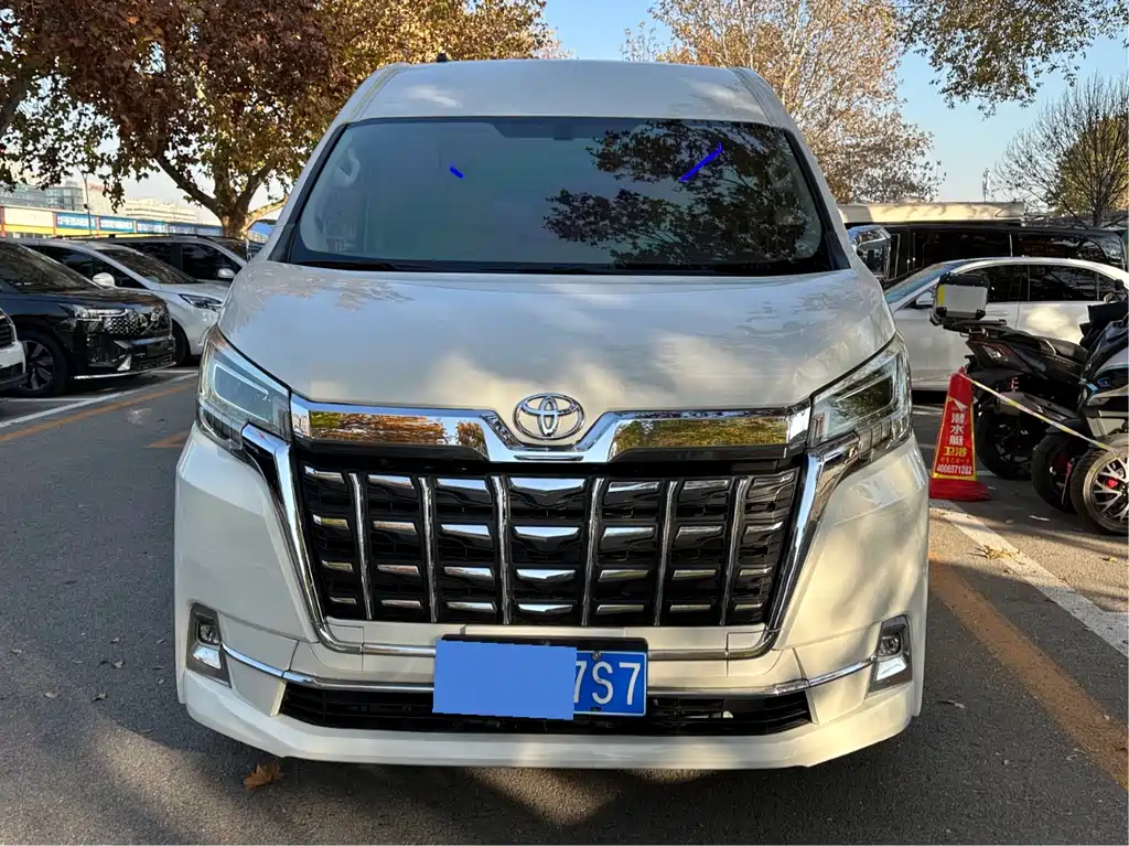Toyota Hiace 2023 — фото 2