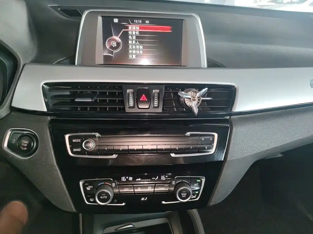 BMW X1 2016 — фото 13
