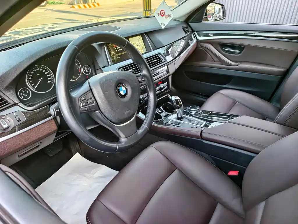 BMW 5 Series 2014 — фото 11