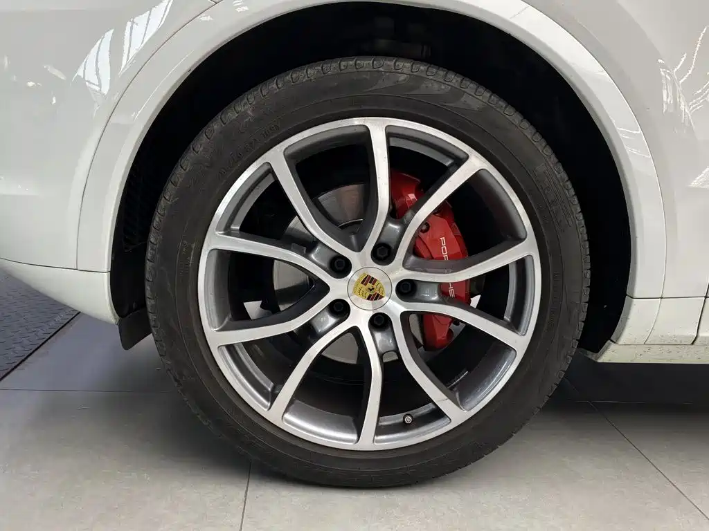 Porsche Cayenne 2019 — фото 13