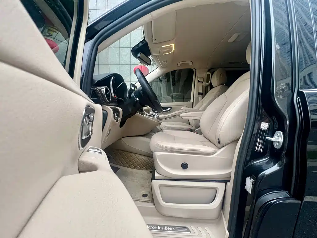 Mercedes-Benz V-Class 2018 — фото 10