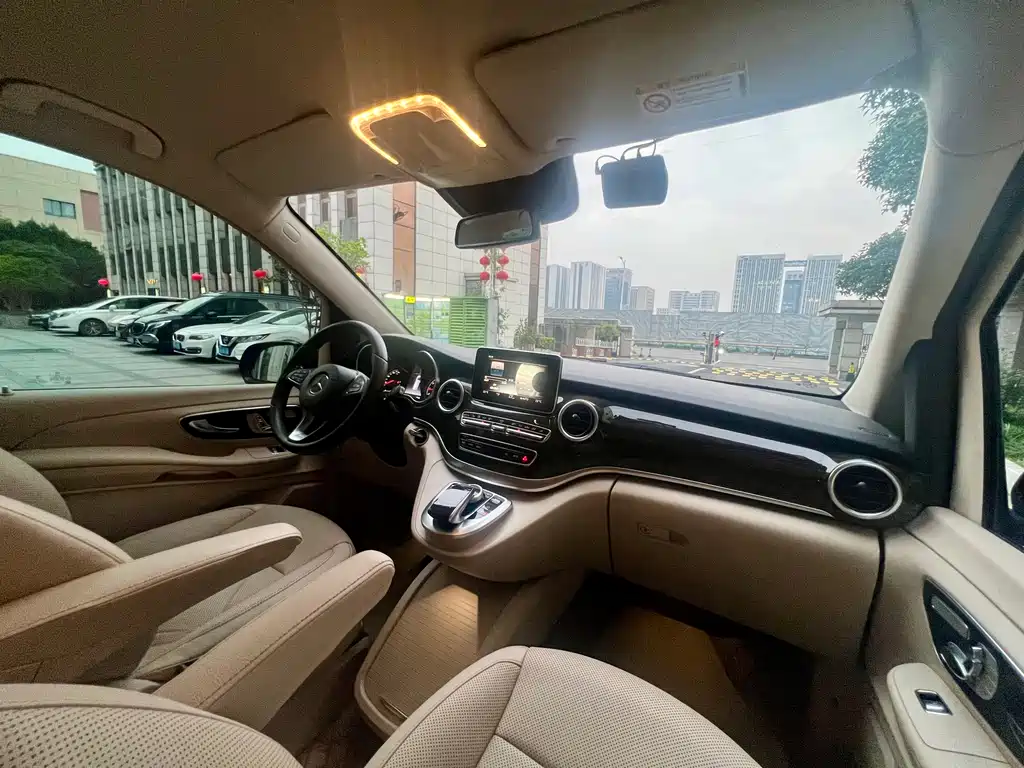 Mercedes-Benz V-Class 2018 — фото 22