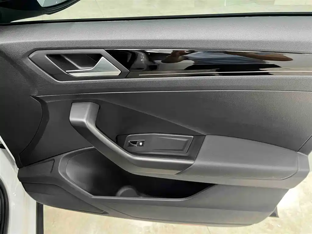 Volkswagen T-Roc 2022 — фото 11