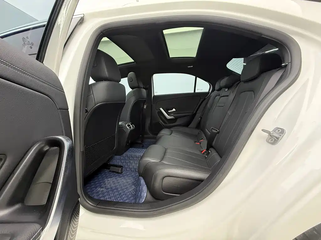Mercedes-Benz A-Class 2023 — фото 9