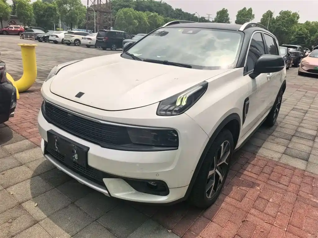 Lynk & Co 01 EM-P 2020