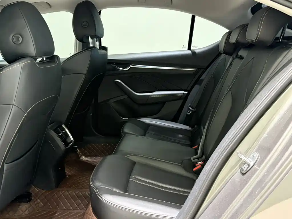 Skoda Octavia 2022 — фото 13