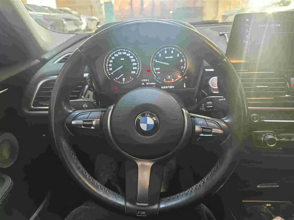BMW 1 Series 2022 — фото 12
