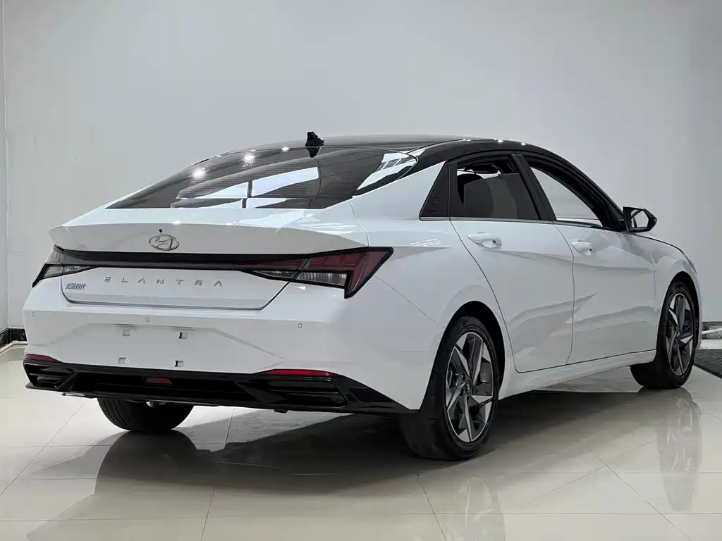 Hyundai Elantra 2022