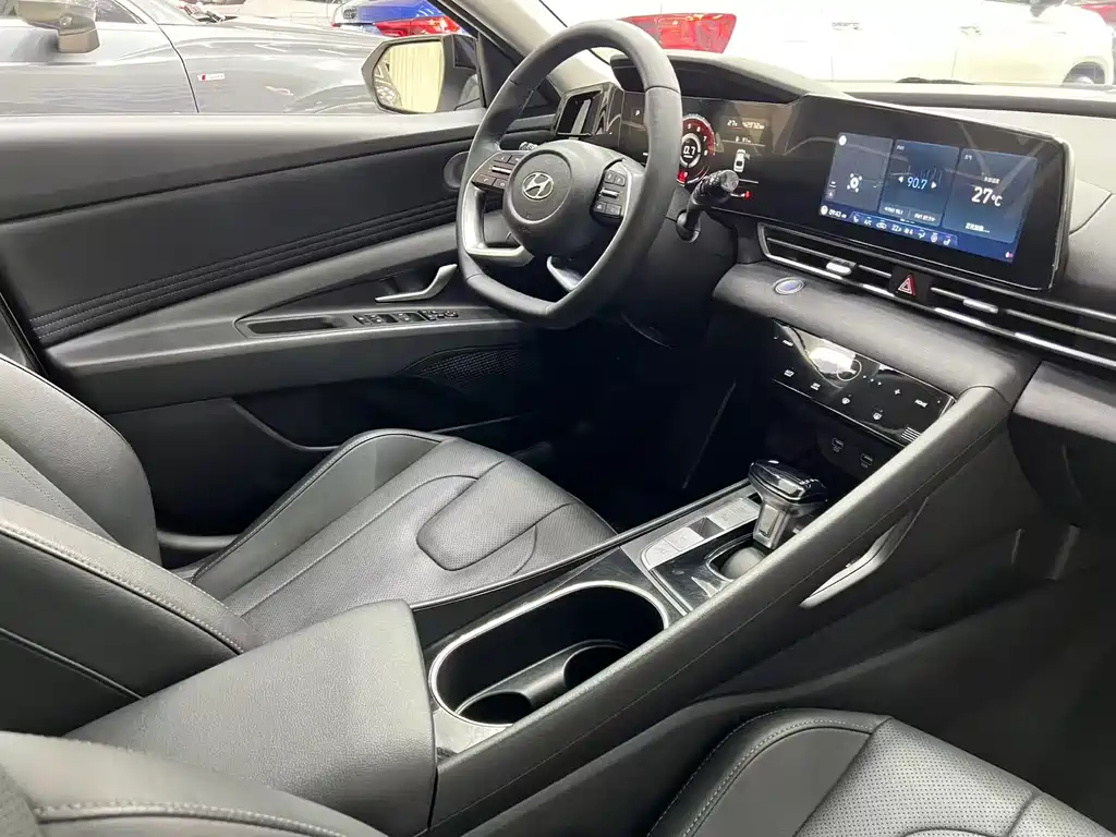 Hyundai Elantra 2022 — фото 20