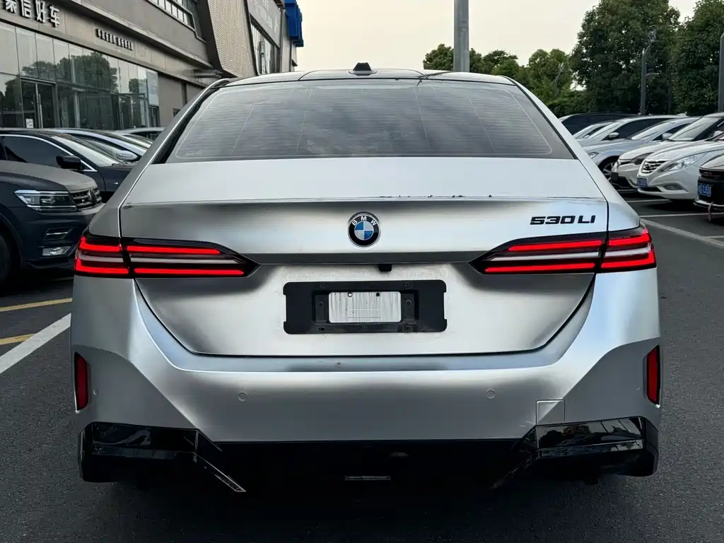 BMW 5 Series 2024 — фото 16