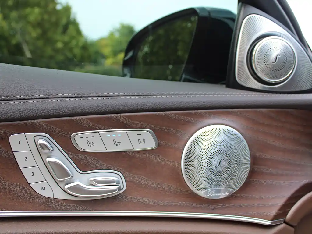 Mercedes-Benz E-Class 2021 — фото 16