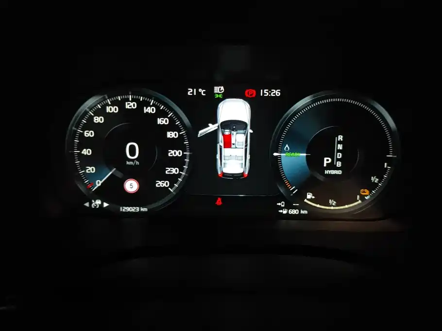 Volvo XC60 PHEV 2018 — фото 14