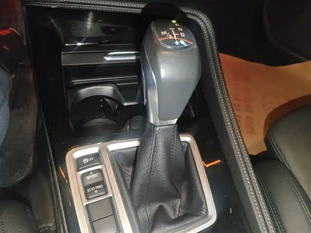 BMW 1 Series 2018 — фото 14