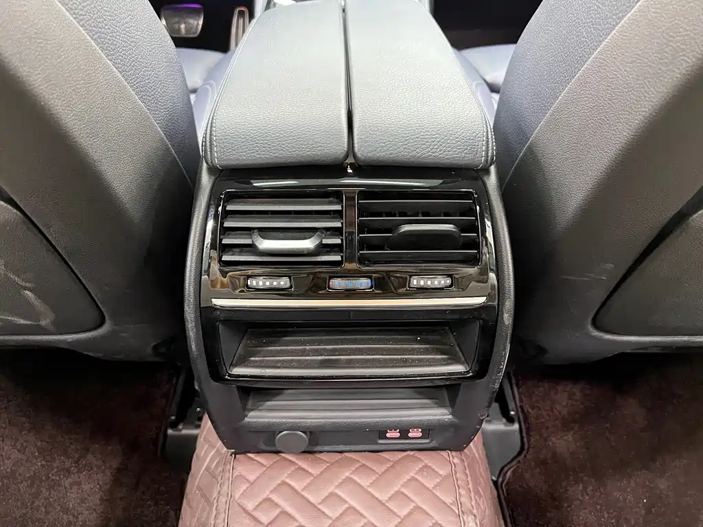 BMW 5 Series 2020 — фото 14