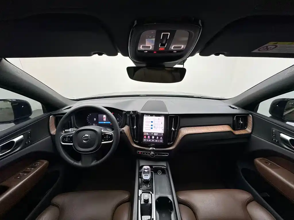 Volvo XC60 2023 — фото 4