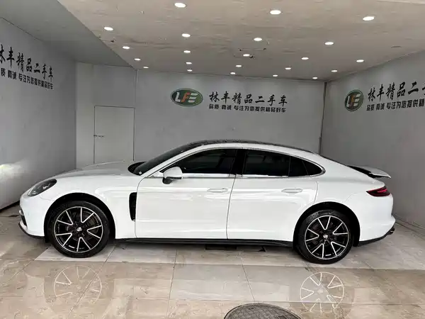 Porsche Panamera 2021