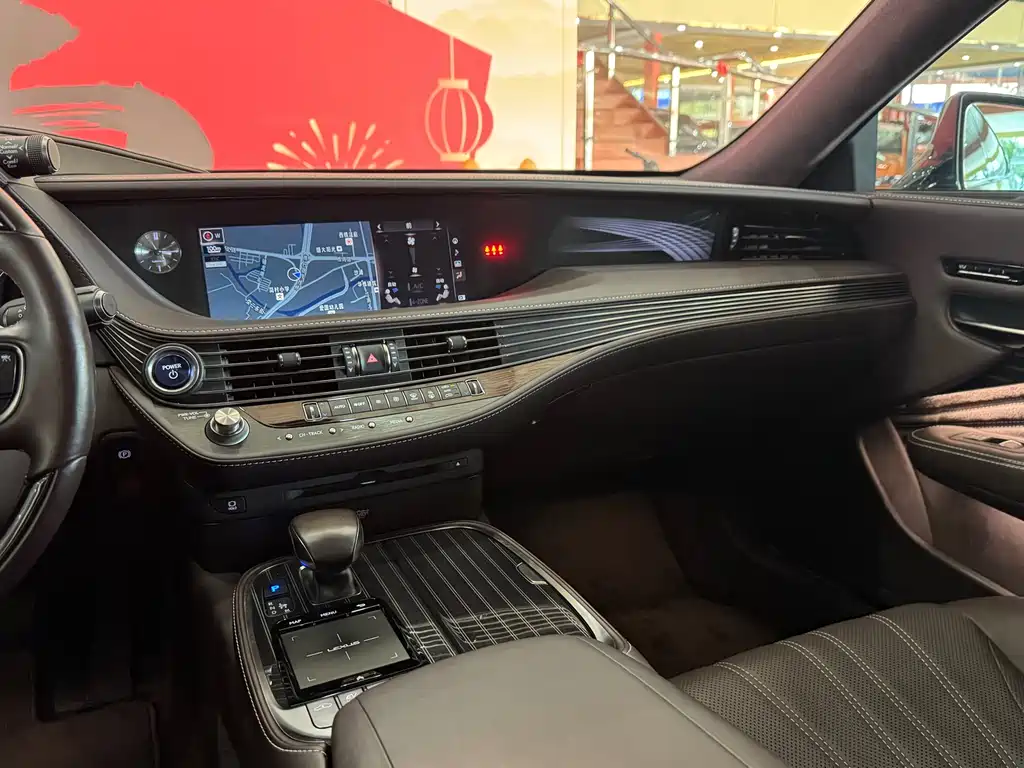 Lexus LS 2018 — фото 11