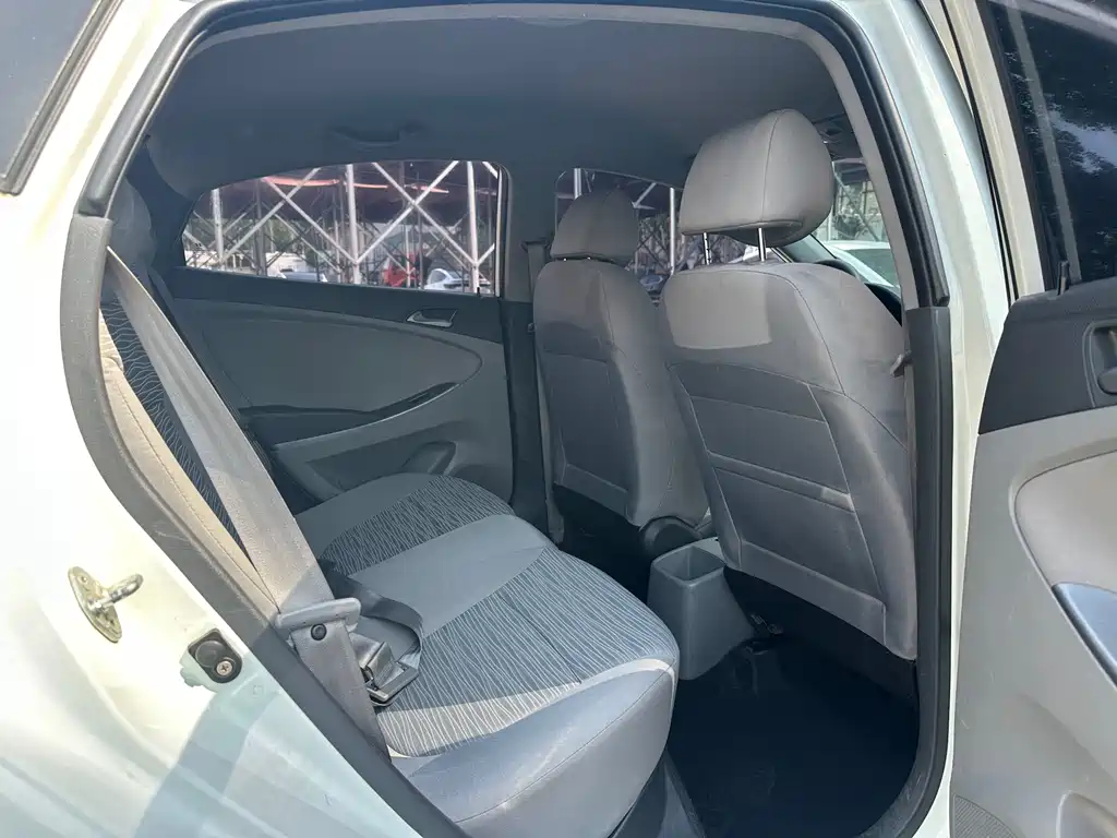 Hyundai Verna 2016 — фото 13