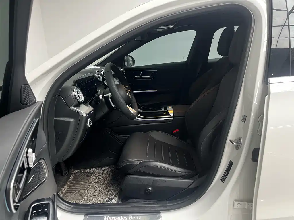 Mercedes-Benz C-Class 2023 — фото 17