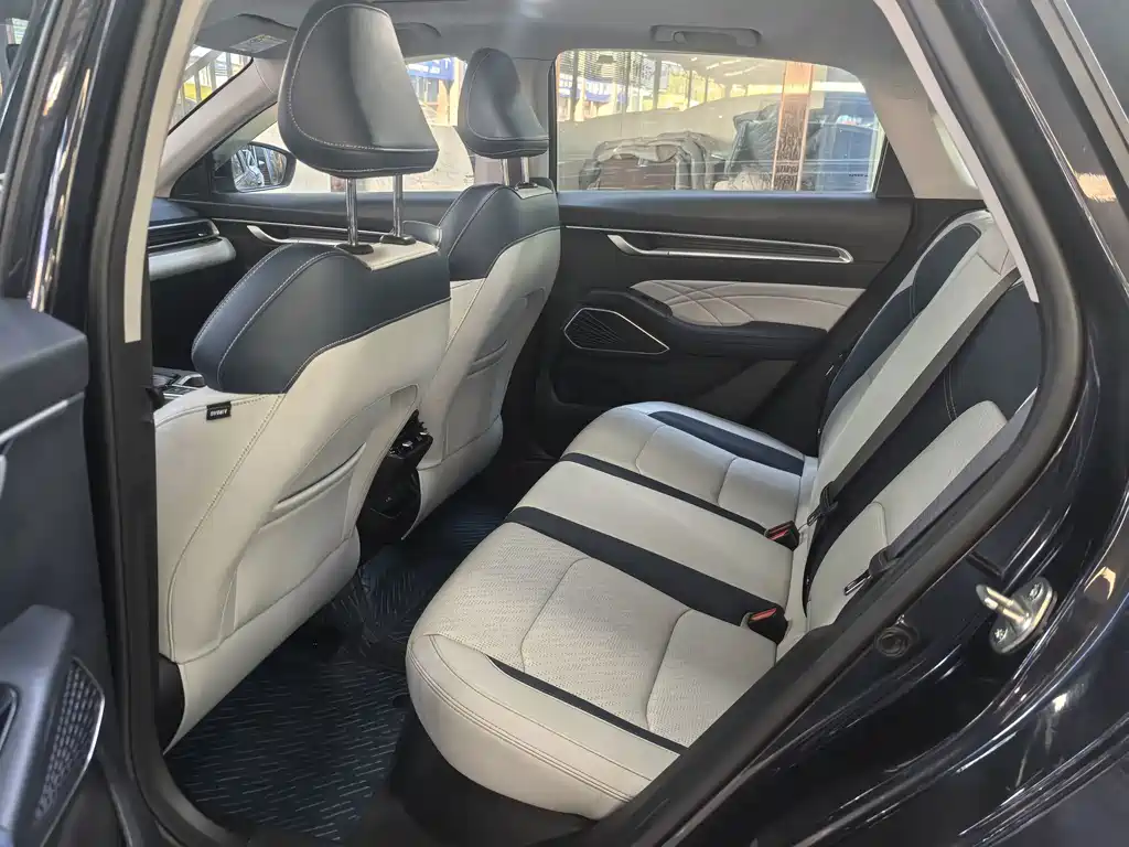 Geely Emgrand 2023