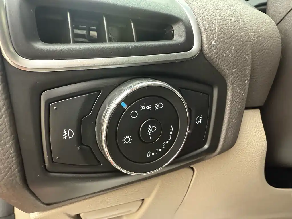 Ford Focus 2012 — фото 16